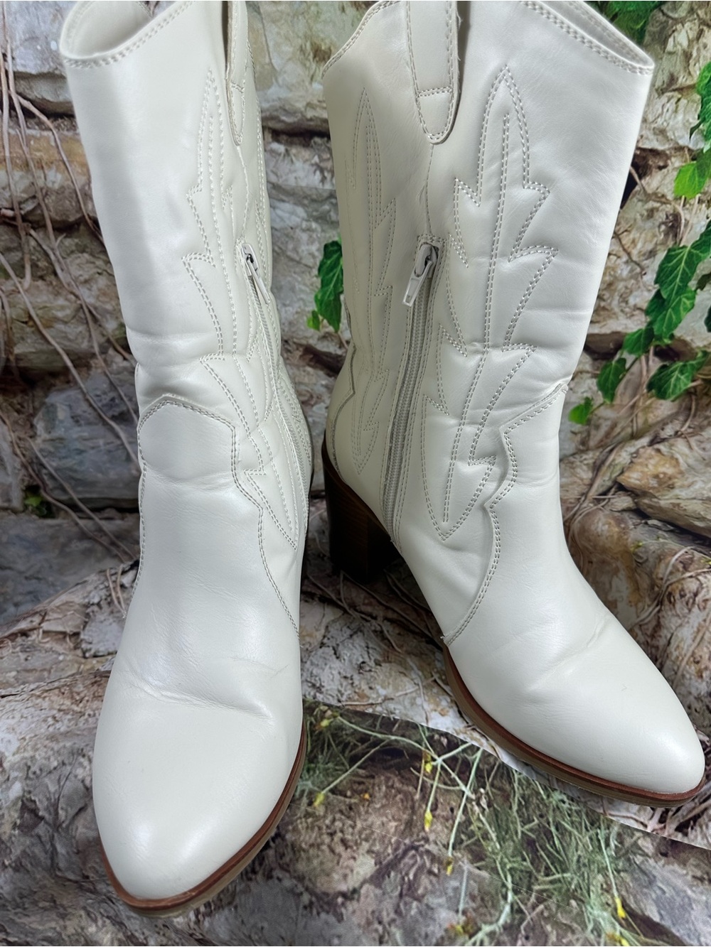 Cream, white cowgirl western boot size 9
